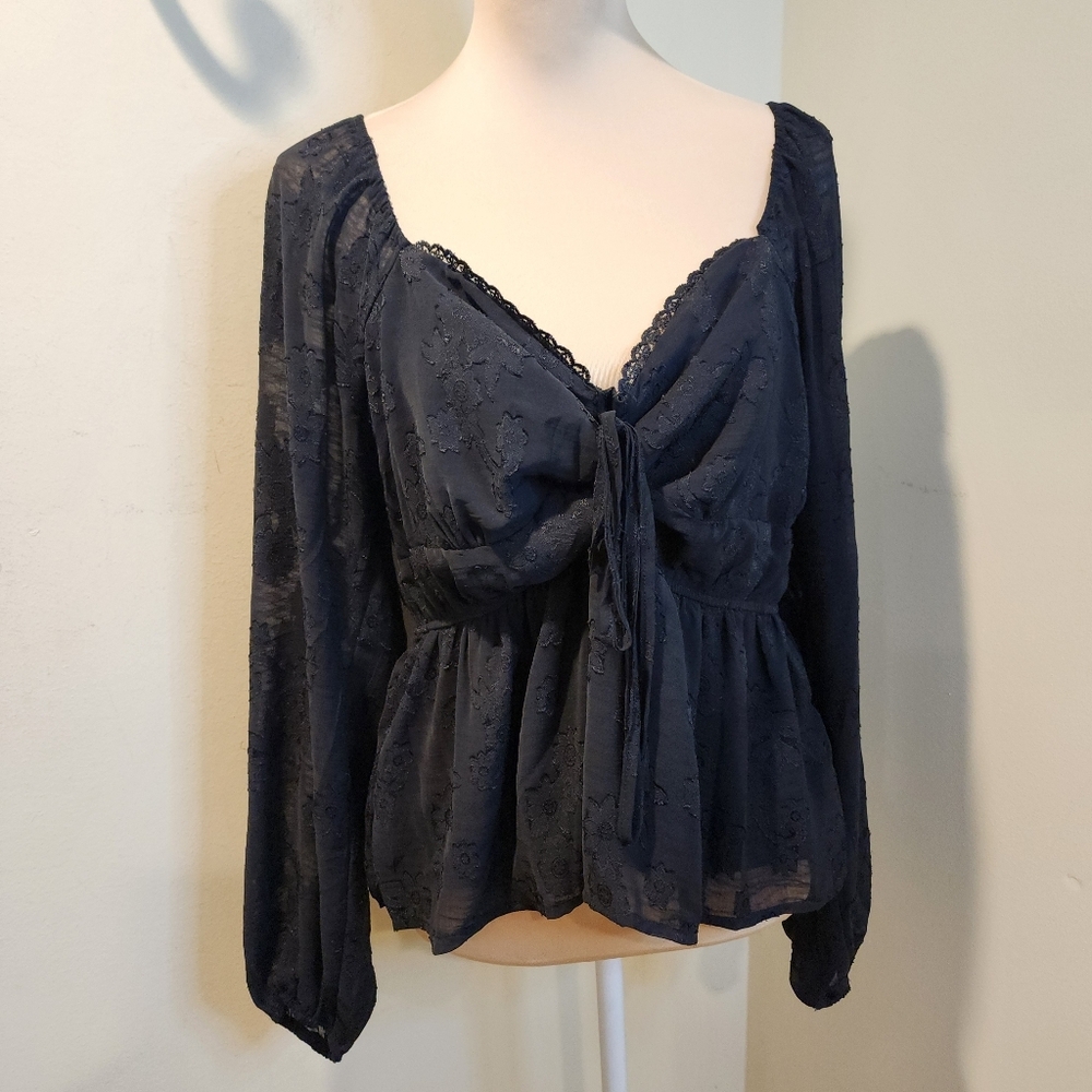 FRANCESCA'S Women's Black Embosed Tie-Front Long Sleeve Top XL